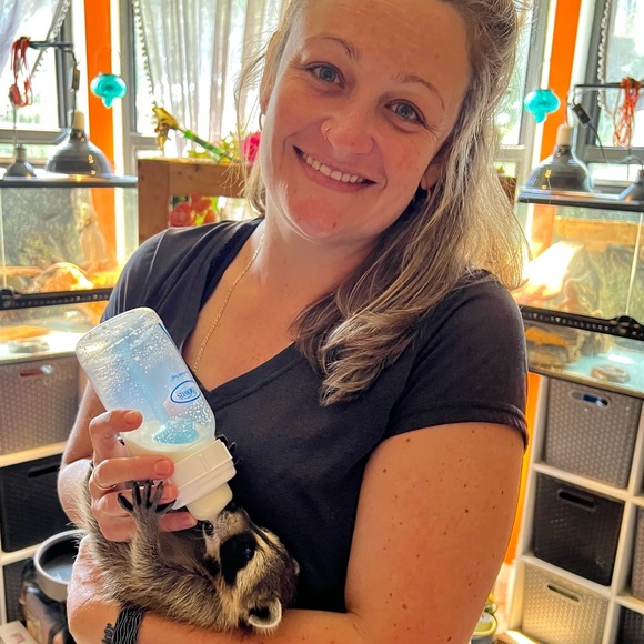 Meet Casie & Family 🩺🦝🐕🦎☀️🌊🏝️👙🎣 - Picture 5 of 9